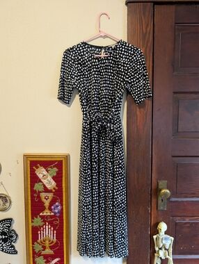 ASOS DESIGN‎ Plisse Midi Dress W/ Tie Waist in Black and White Spot